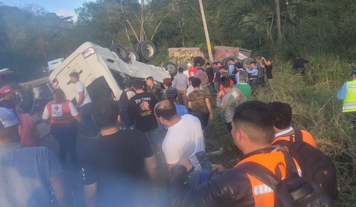 Tragedia en Honduras: familias enteras que regresaban de un retiro espiritual quedaron marcadas por la muerte en un fatal accidente en Santa Barbara