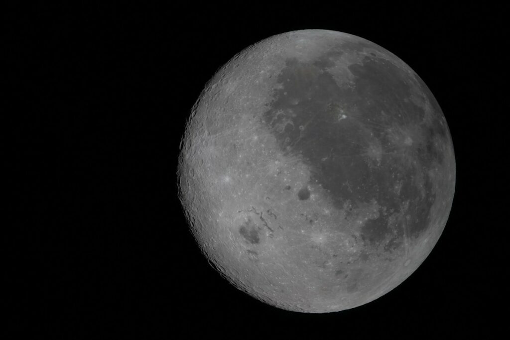 Astronautas de Artemis II se convierten en los humanos que viajaron más lejos de la Tierra