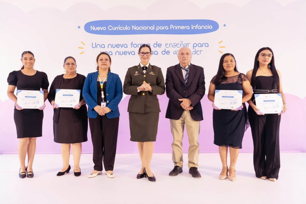 Cerca de 5,000 docentes culminan formación en Primera Infancia