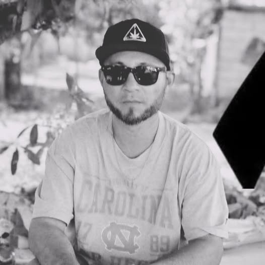 Él era Edwin Martínez, quien falleció tras ser arrastrado por una corriente marina en Acajutla