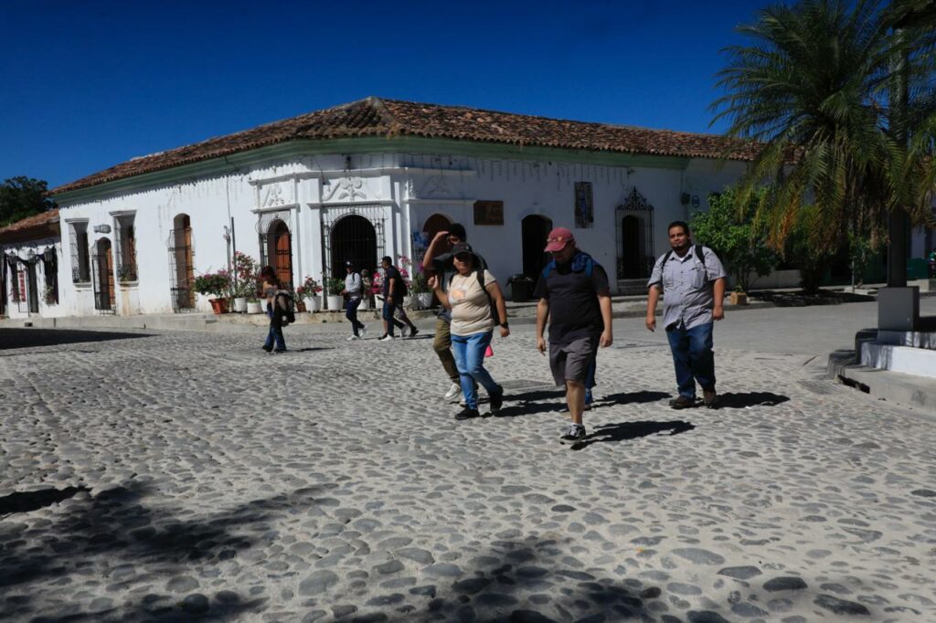 Calor extremo y tormentas eléctricas afectarán al país este domingo