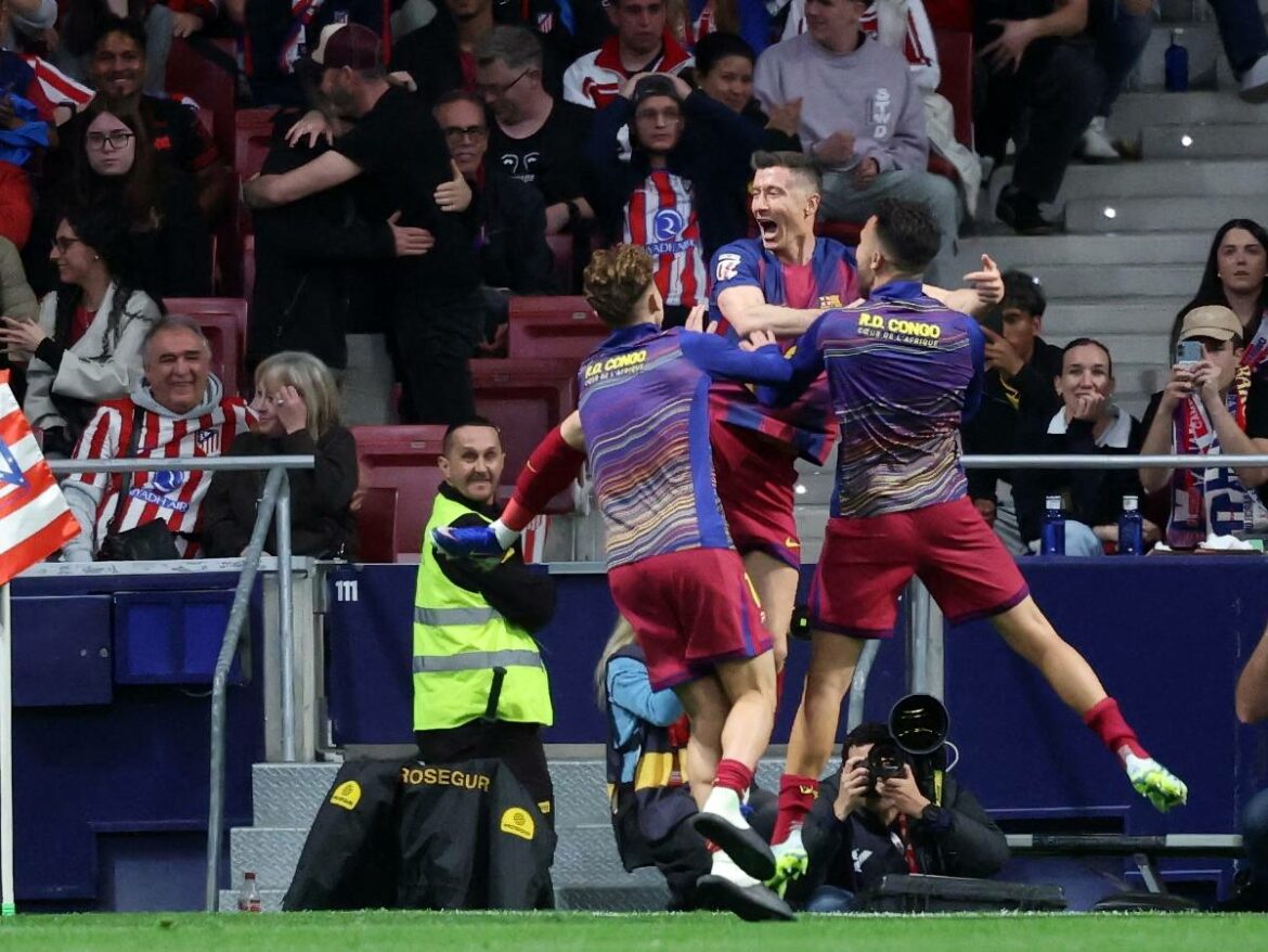 Barcelona gana 2-1 al Atlético y se distancia en 7 puntos del Real Madrid