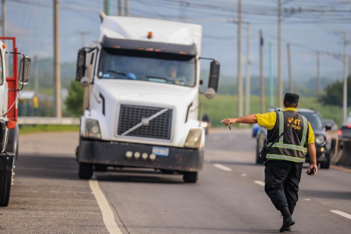Refuerzan controles al transporte de carga para prevenir incidentes en las carreteras