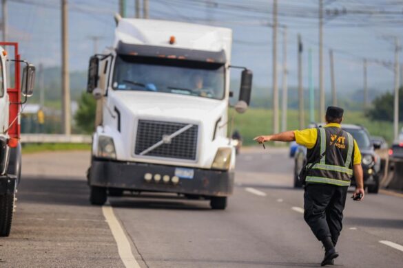 Refuerzan controles al transporte de carga para prevenir incidentes en las carreteras