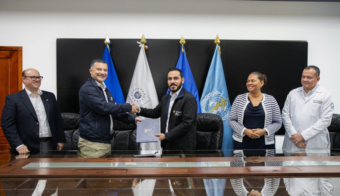El Salvador recibe primer lote de medicamentos para tratar el cáncer infantil