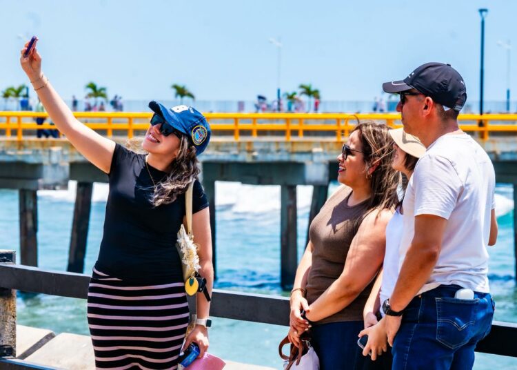 Ingreso de visitantes internacionales crece 49 % en El Salvador