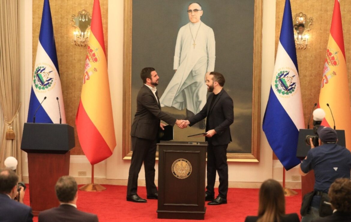 Presidente Bukele firma inversión privada histórica por $2,900 millones