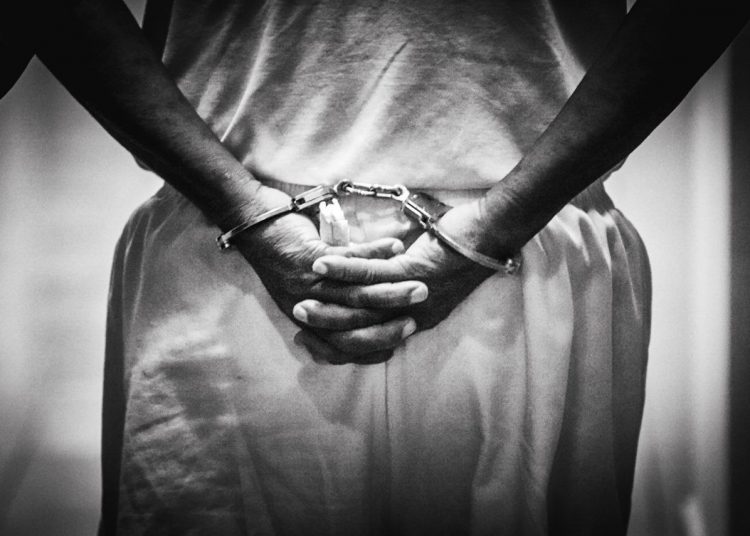 Condenan a 13 años de cárcel a hombre que estafó $38,000 a tres personas