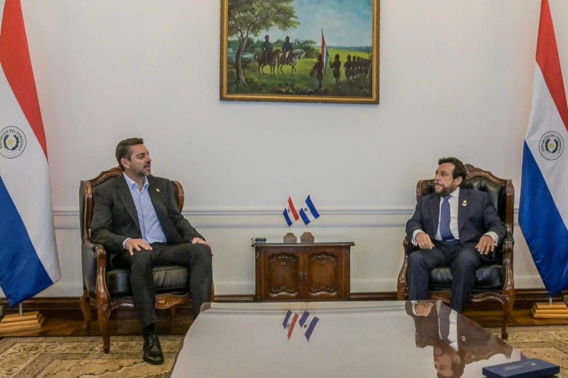 Félix Ulloa dialoga con su homólogo paraguayo para fortalecer las relaciones bilaterales