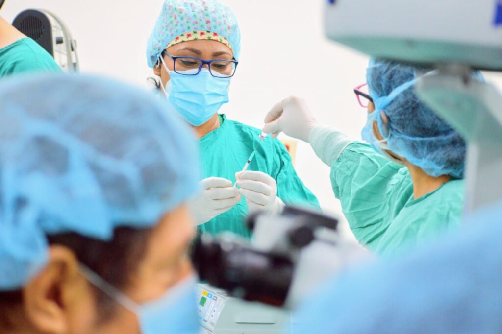 Médicos de EE. UU. desarrollan cirugías reconstructivas en el Hospital Nacional Zacamil