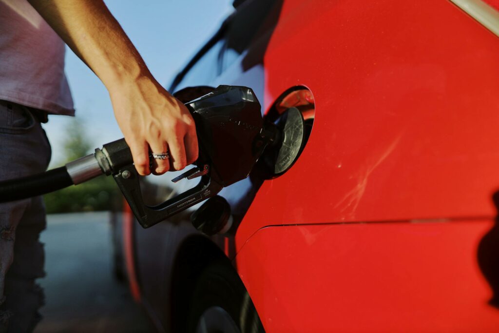 Chile anuncia alza histórica de precios de combustibles tras duro ajuste a subsidio