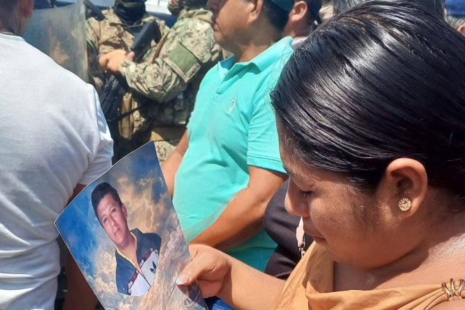 Rescatan 16 náufragos ecuatorianos en El Salvador