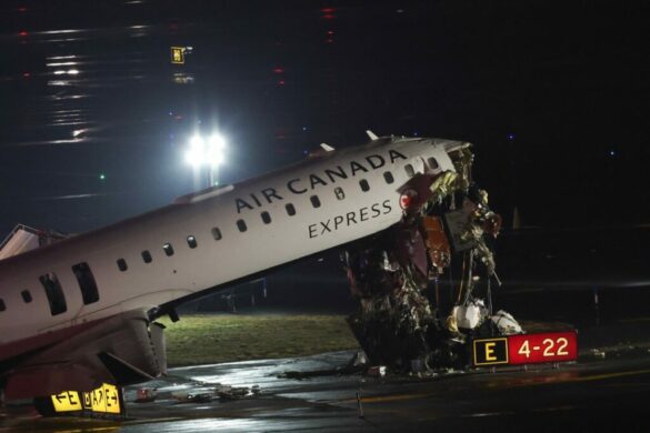 Dos muertos en el choque de un vehículo y un avión en un aeropuerto de Nueva York