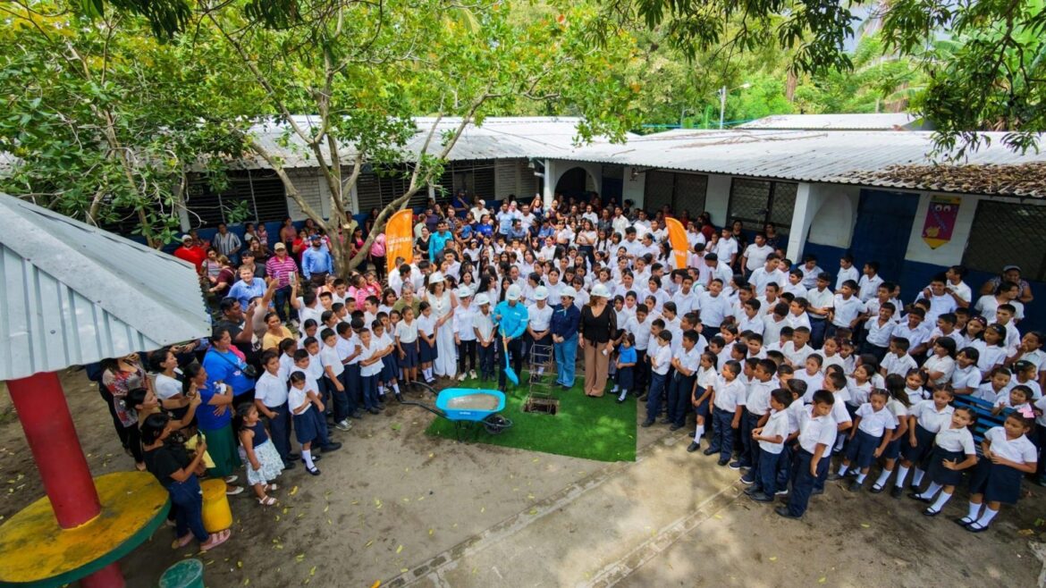 DOM inicia reconstrucción de centro educativo, en cantón La Cangrejera, de La Libertad Costa