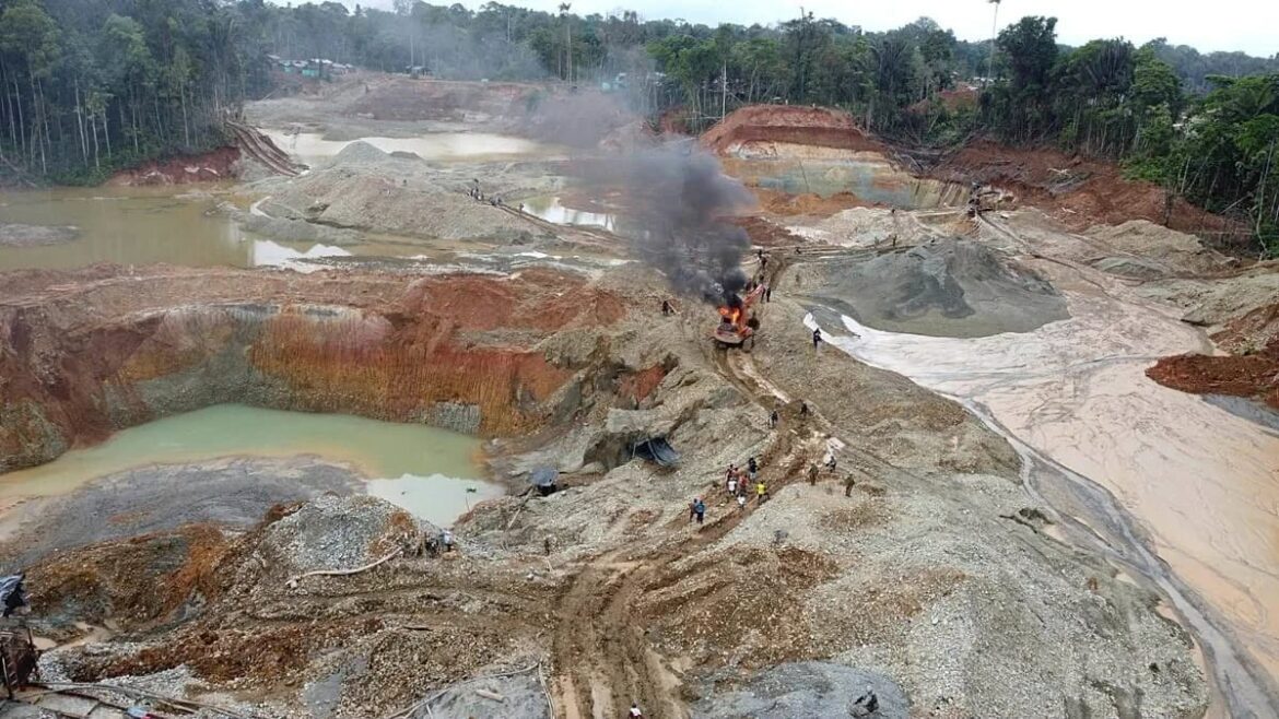Derrumbe de mina de oro deja 14 fallecidos y siete heridos en Colombia